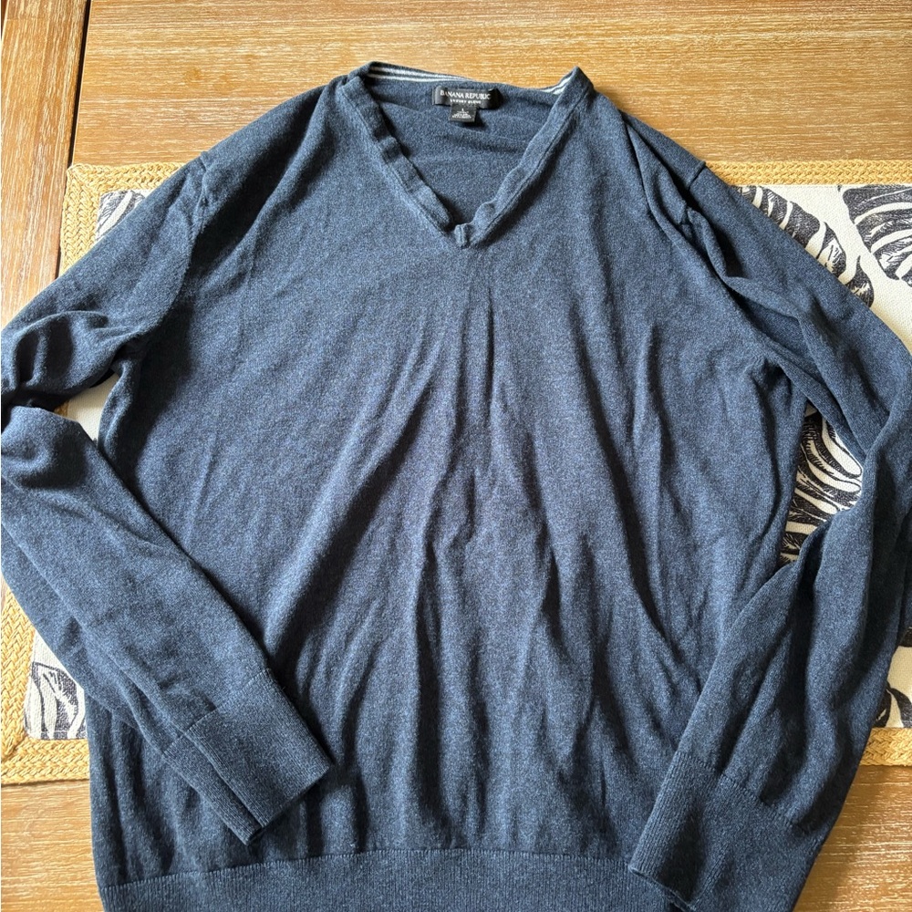 Banana republic men’s v-neck sweater